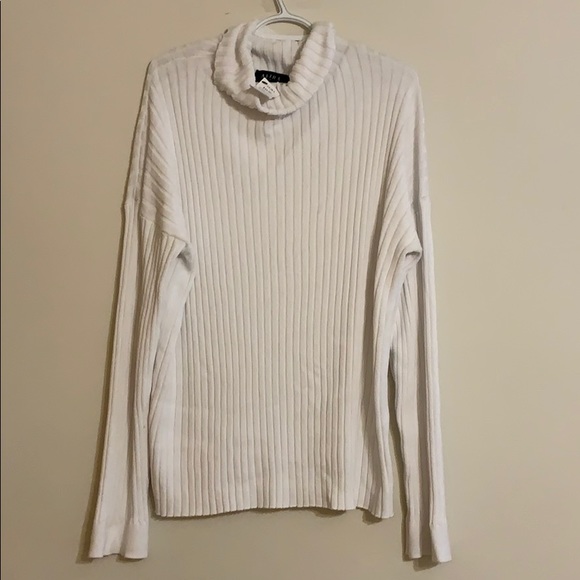 Akira White Turtleneck sweater - Picture 2 of 3